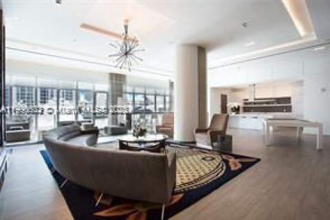 Condominio en alquiler en North Miami Beach, Florida, 4 dormitorios, 222.04 m2 № 1951969 - foto 19
