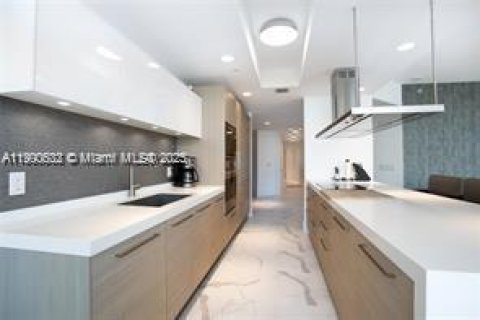 Condominio en alquiler en North Miami Beach, Florida, 4 dormitorios, 222.04 m2 № 1951969 - foto 2