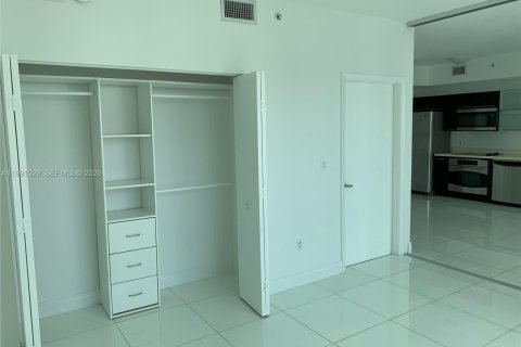 Copropriété à vendre à Miami, Floride: 2 chambres, 103.49 m2 № 2334589 - photo 14