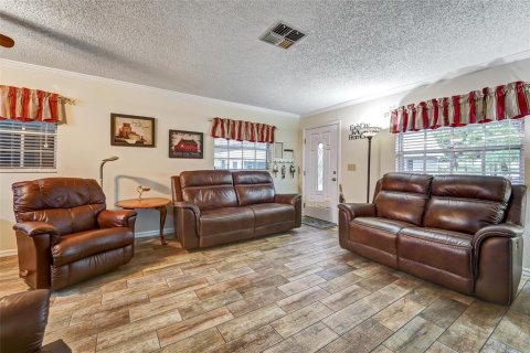 House in New Port Richey, Florida 2 bedrooms, 104.42 sq.m. № 2147781 - photo 6