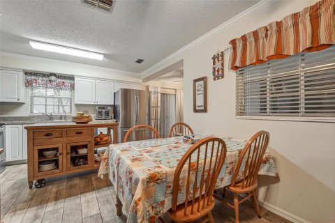 House in New Port Richey, Florida 2 bedrooms, 104.42 sq.m. № 2147781 - photo 8