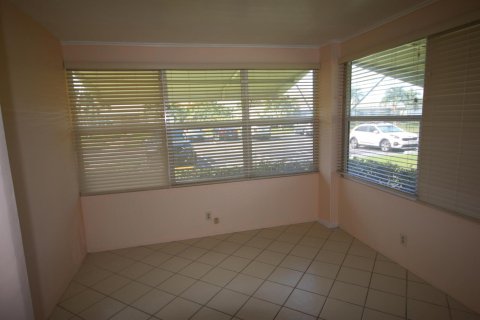 Condo in Boynton Beach, Florida, 2 bedrooms № 2262283 - photo 5