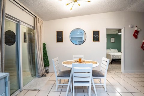 Villa ou maison à vendre à Kissimmee, Floride: 2 chambres, 94.2 m2 № 2125962 - photo 8