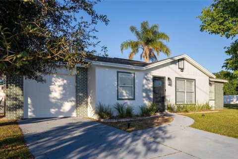 Villa ou maison à vendre à Kissimmee, Floride: 2 chambres, 94.2 m2 № 2125962 - photo 2