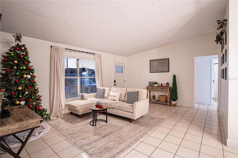 Villa ou maison à vendre à Kissimmee, Floride: 2 chambres, 94.2 m2 № 2125962 - photo 11