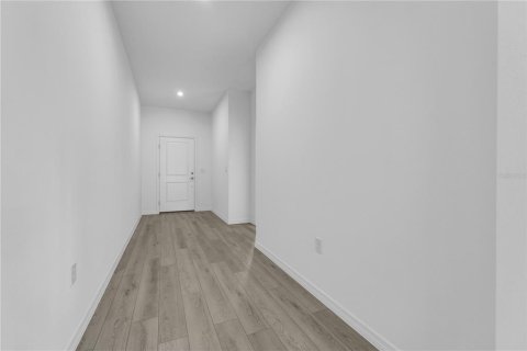 House in Palm Bay, Florida 4 bedrooms, 205.31 sq.m. № 2207562 - photo 3