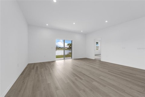 House in Palm Bay, Florida 4 bedrooms, 205.31 sq.m. № 2207562 - photo 6