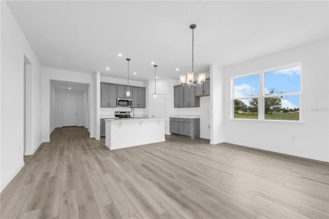 House in Palm Bay, Florida 4 bedrooms, 205.31 sq.m. № 2207562 - photo 4