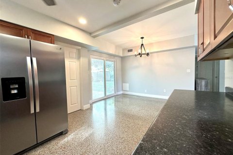 Villa ou maison à louer à Largo, Floride: 2 chambres, 105.91 m2 № 2148725 - photo 5