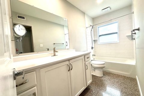 Villa ou maison à louer à Largo, Floride: 2 chambres, 105.91 m2 № 2148725 - photo 11