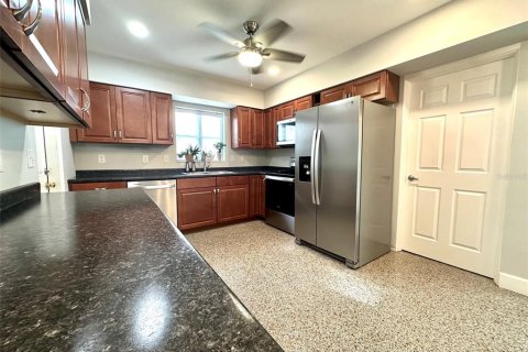 Villa ou maison à louer à Largo, Floride: 2 chambres, 105.91 m2 № 2148725 - photo 4