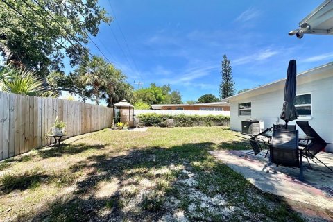 Villa ou maison à louer à Largo, Floride: 2 chambres, 105.91 m2 № 2148725 - photo 19