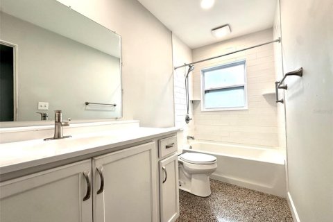 Villa ou maison à louer à Largo, Floride: 2 chambres, 105.91 m2 № 2148725 - photo 15