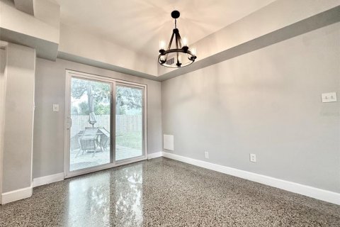 Villa ou maison à louer à Largo, Floride: 2 chambres, 105.91 m2 № 2148725 - photo 7