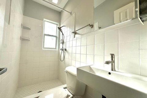 Villa ou maison à louer à Largo, Floride: 2 chambres, 105.91 m2 № 2148725 - photo 9