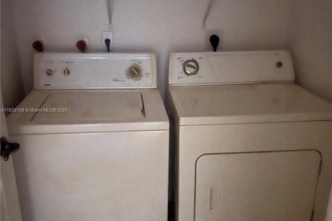 Townhouse in Homestead, Florida 2 bedrooms, 127.28 sq.m. № 1799179 - photo 11