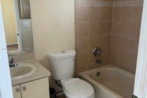 Townhouse in Homestead, Florida 2 bedrooms, 127.28 sq.m. № 1799179 - photo 10