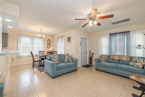 Casa en venta en Saint Petersburg, Florida, 3 dormitorios, 113.71 m2 № 2166919 - foto 9