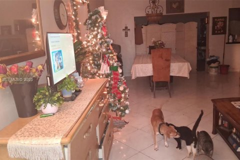 Villa ou maison à vendre à North Miami Beach, Floride: 4 chambres, 182.37 m2 № 1988553 - photo 4