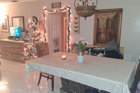 Villa ou maison à vendre à North Miami Beach, Floride: 4 chambres, 182.37 m2 № 1988553 - photo 3