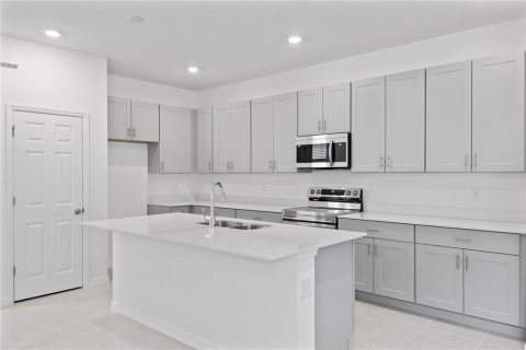 Casa en venta en Fruitland Park, Florida, 4 dormitorios, 153.01 m2 № 1780660 - foto 2