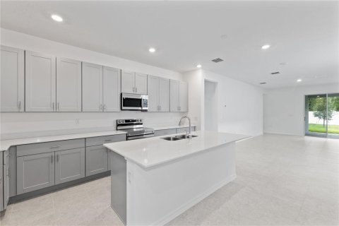Casa en venta en Fruitland Park, Florida, 4 dormitorios, 153.01 m2 № 1780660 - foto 3