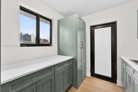 Снять в аренду виллу или дом в Майами, Флорида 2 спальни, 122.63м2, № 2026880 - фото 3