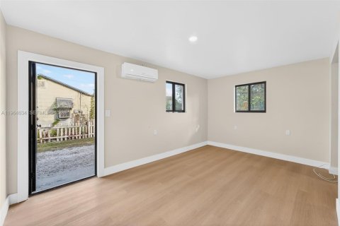 Снять в аренду виллу или дом в Майами, Флорида 2 спальни, 122.63м2, № 2026880 - фото 8