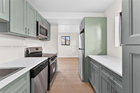 Снять в аренду виллу или дом в Майами, Флорида 2 спальни, 122.63м2, № 2026880 - фото 2