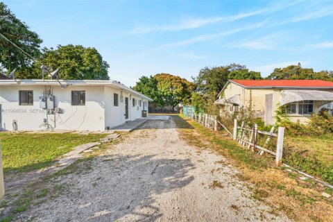 Снять в аренду виллу или дом в Майами, Флорида 2 спальни, 122.63м2, № 2026880 - фото 21