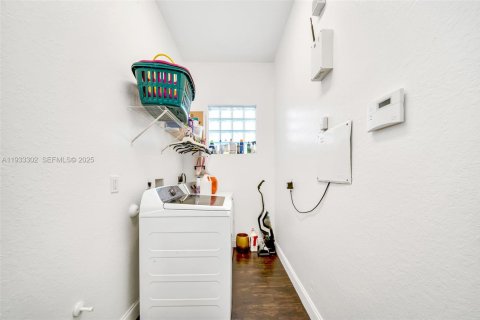 Casa en venta en Boynton Beach, Florida, 5 dormitorios, 288.55 m2 № 1991386 - foto 28