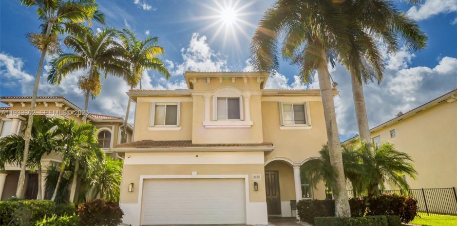 Casa en Boynton Beach, Florida 5 dormitorios, 288.55 m2 № 1991386