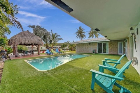 Casa en venta en Pompano Beach, Florida, 5 dormitorios, 262.54 m2 № 1861191 - foto 1