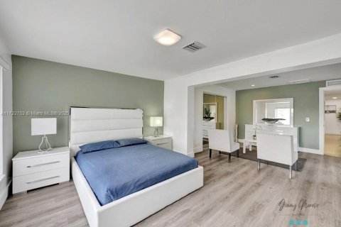 Casa en venta en Pompano Beach, Florida, 5 dormitorios, 262.54 m2 № 1861191 - foto 4
