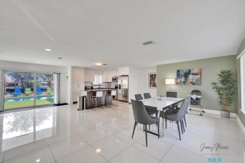 Casa en venta en Pompano Beach, Florida, 5 dormitorios, 262.54 m2 № 1861191 - foto 18