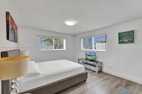 Casa en venta en Pompano Beach, Florida, 5 dormitorios, 262.54 m2 № 1861191 - foto 11