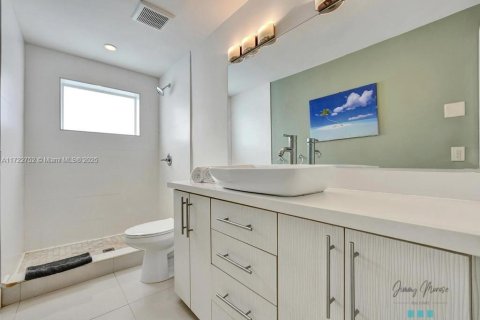 Casa en venta en Pompano Beach, Florida, 5 dormitorios, 262.54 m2 № 1861191 - foto 10