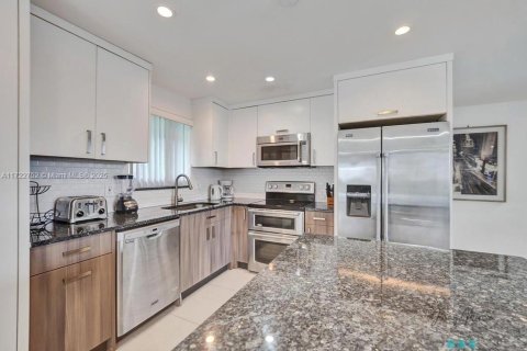 Casa en venta en Pompano Beach, Florida, 5 dormitorios, 262.54 m2 № 1861191 - foto 27