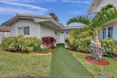 Casa en venta en Pompano Beach, Florida, 5 dormitorios, 262.54 m2 № 1861191 - foto 17