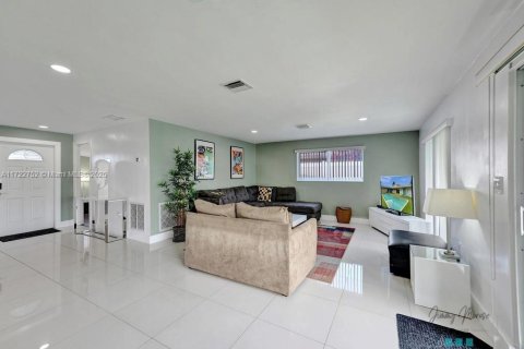 Casa en venta en Pompano Beach, Florida, 5 dormitorios, 262.54 m2 № 1861191 - foto 23