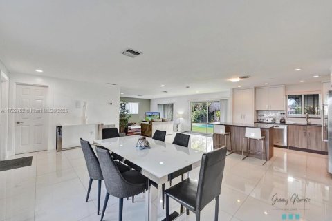Casa en venta en Pompano Beach, Florida, 5 dormitorios, 262.54 m2 № 1861191 - foto 19