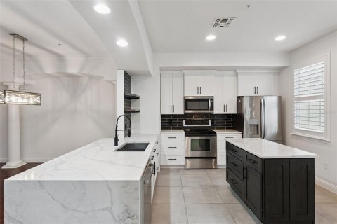 Touwnhouse à vendre à Orlando, Floride: 3 chambres, 182.46 m2 № 2284490 - photo 13