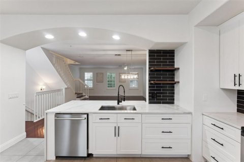 Touwnhouse à vendre à Orlando, Floride: 3 chambres, 182.46 m2 № 2284490 - photo 16
