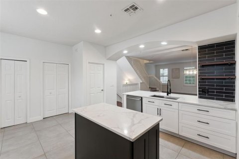 Touwnhouse à vendre à Orlando, Floride: 3 chambres, 182.46 m2 № 2284490 - photo 15