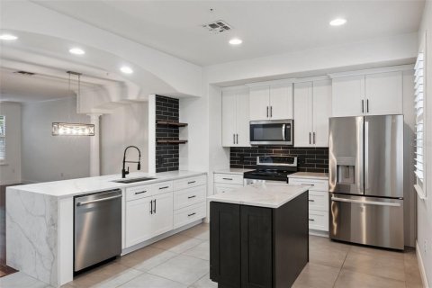 Touwnhouse à vendre à Orlando, Floride: 3 chambres, 182.46 m2 № 2284490 - photo 17