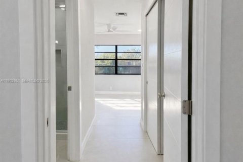 Casa en venta en Hollywood, Florida, 4 dormitorios, 129.32 m2 № 1956772 - foto 11