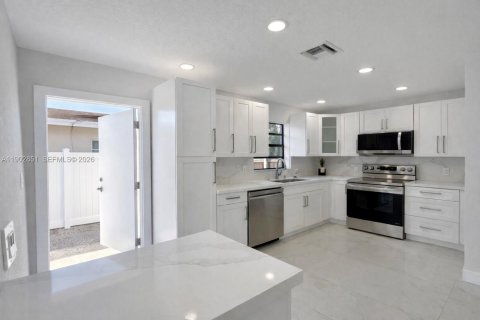 Casa en venta en Hollywood, Florida, 4 dormitorios, 129.32 m2 № 1956772 - foto 4
