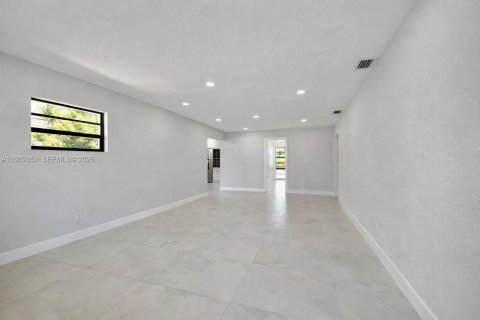 Casa en venta en Hollywood, Florida, 4 dormitorios, 129.32 m2 № 1956772 - foto 5