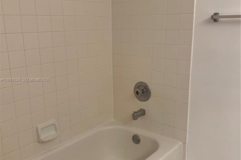 Touwnhouse à louer à Doral, Floride: 3 chambres, 159.05 m2 № 1991128 - photo 20