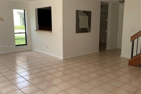 Touwnhouse à louer à Doral, Floride: 3 chambres, 159.05 m2 № 1991128 - photo 12